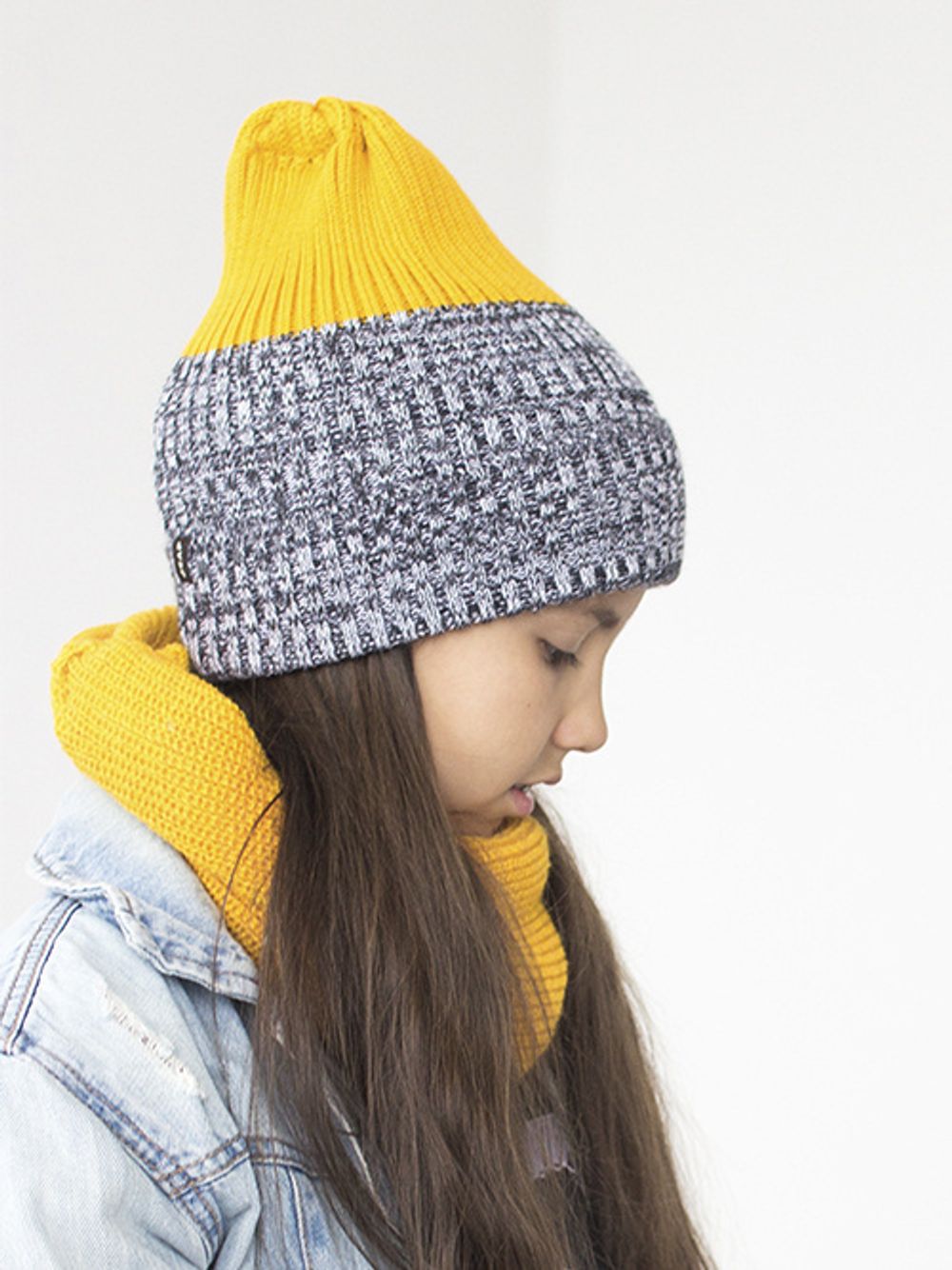 Шапка вязаная-резинка весенняя/осенняя КЭП(Горчица/Черный-белый меланж)