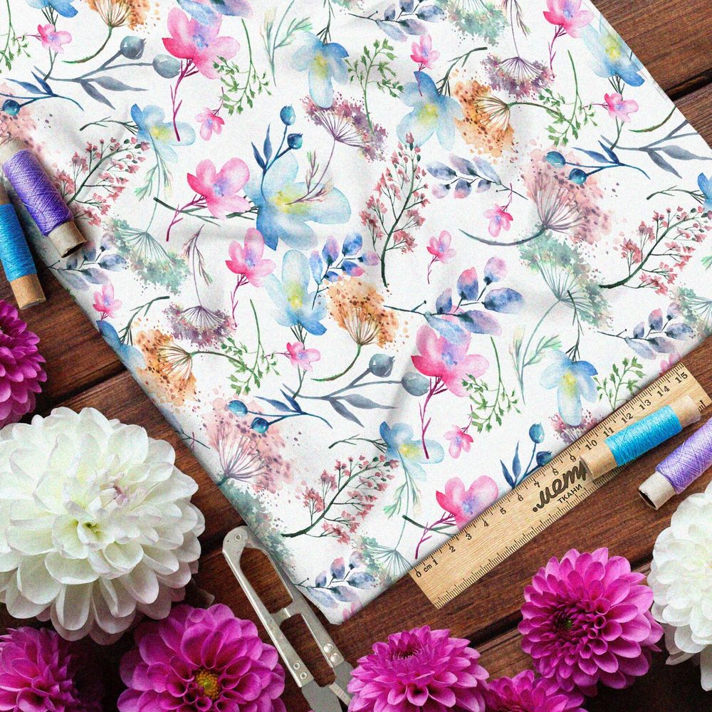 Ткань лён пастельные цветы на бежевом фоне