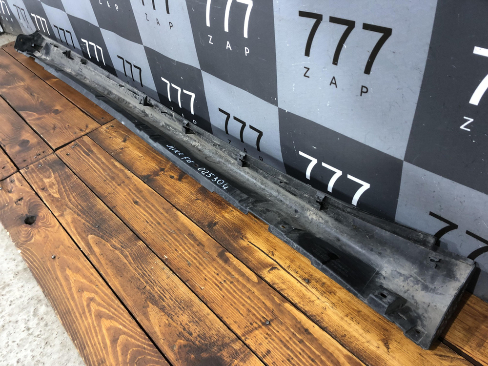 Накладка порога правого Nissan Juke (YF15) 10-19 Б/У Оригинал 768501ka6a