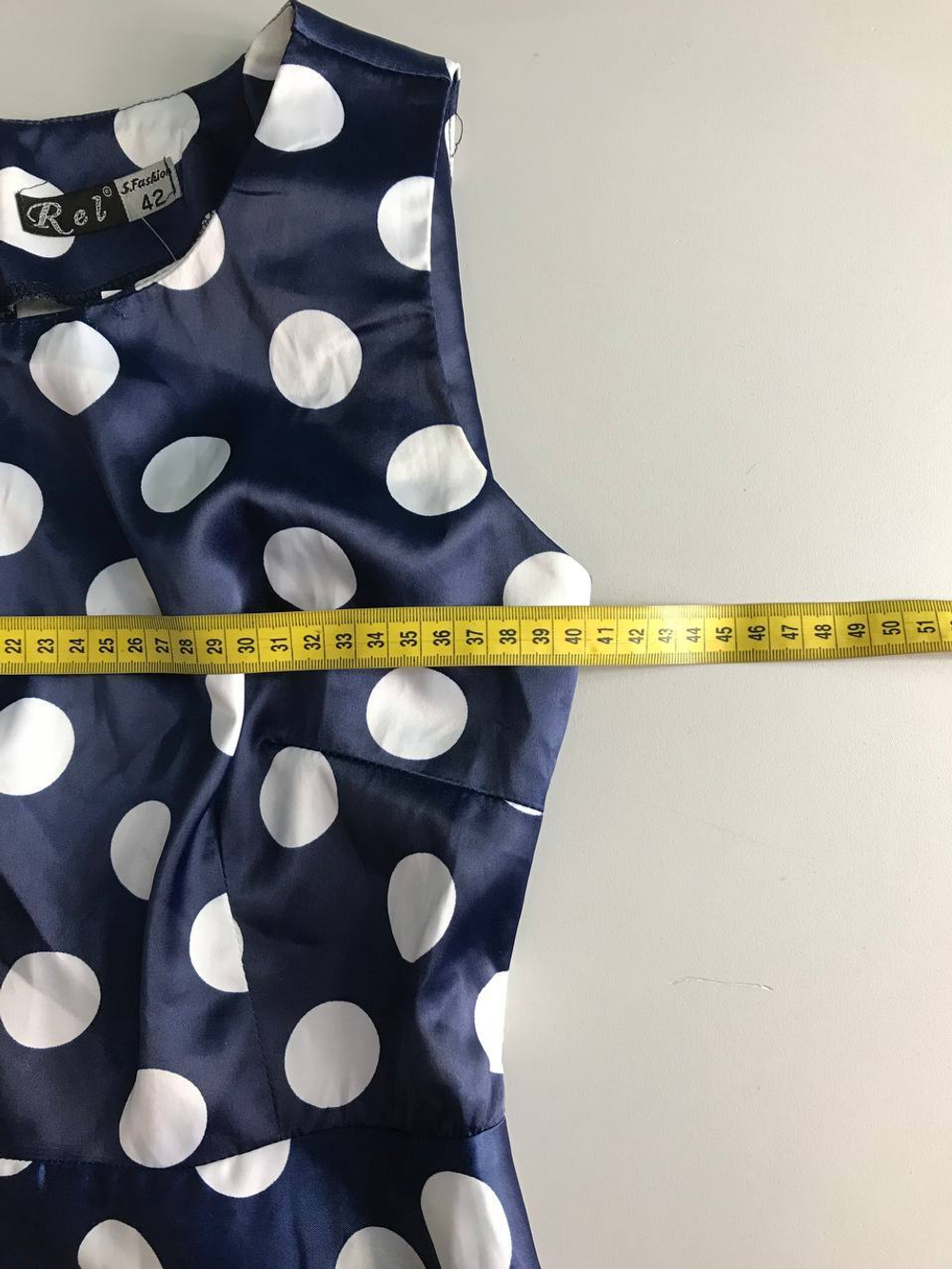 Платье в крупный горошек, визуально на 42 размер