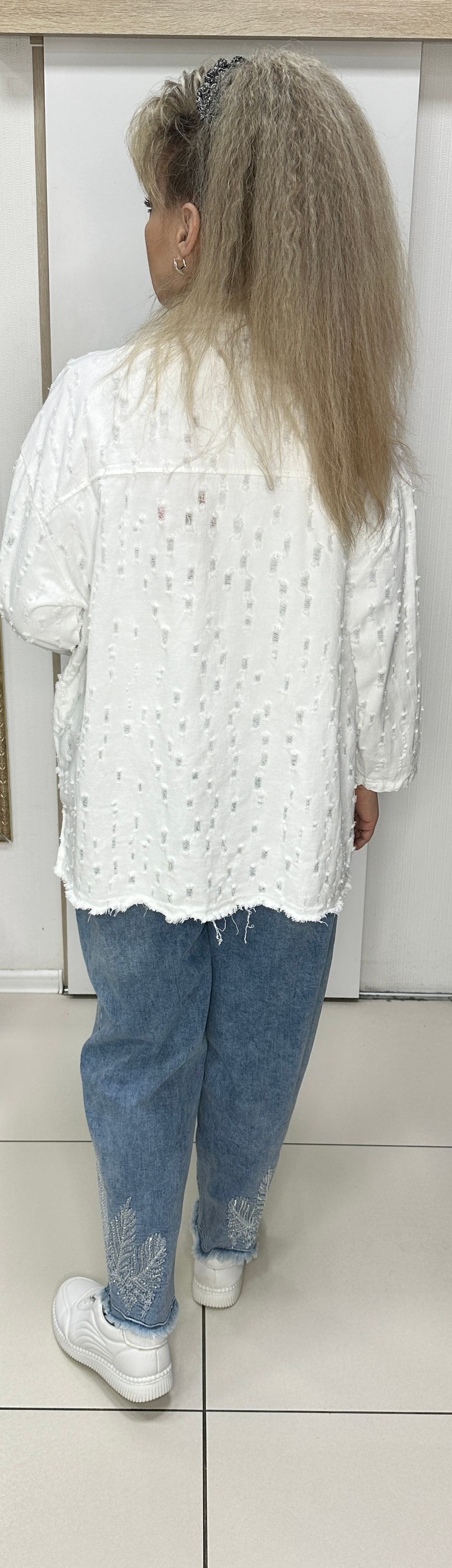 Джинсовый белый жакет с перфорацией