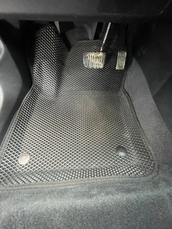 Коврики Eva с 3D бортами на Geely Monjaro