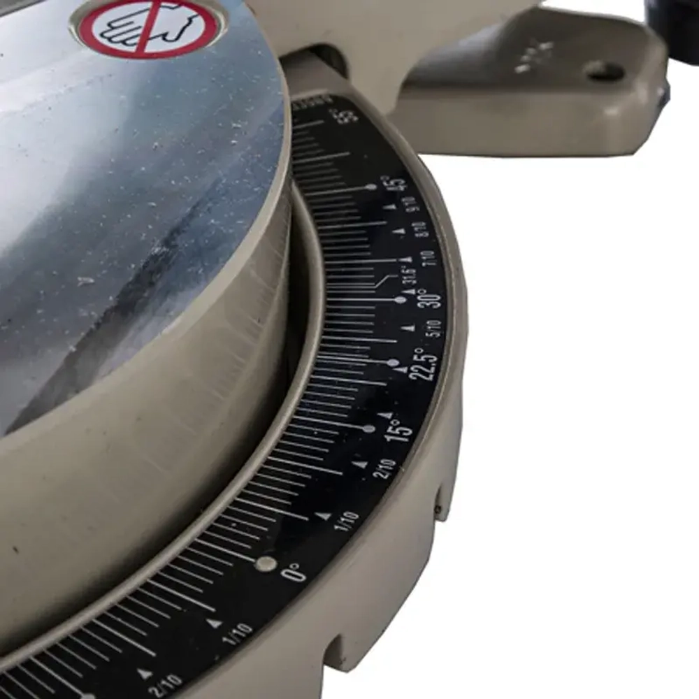 Торцовочная пила Makita LS0714