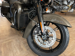 Ultra Limited, Harley-Davidson (FLHTK), 2020 "River Rock Gray / Vivid Black, Black Finish"
