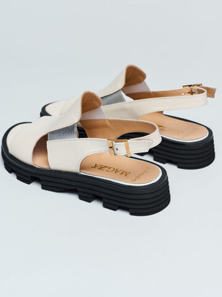 Сандали бежевые