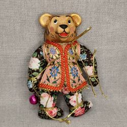 Ёлочная игрушка Медвежонок в жилетке