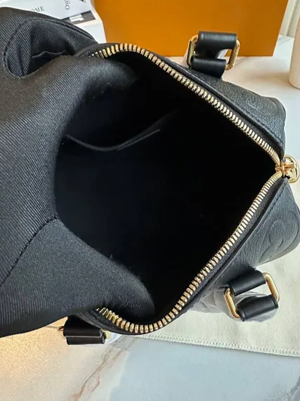 Сумка Louis Vuitton Speedy 20 с плечевым ремнем черный