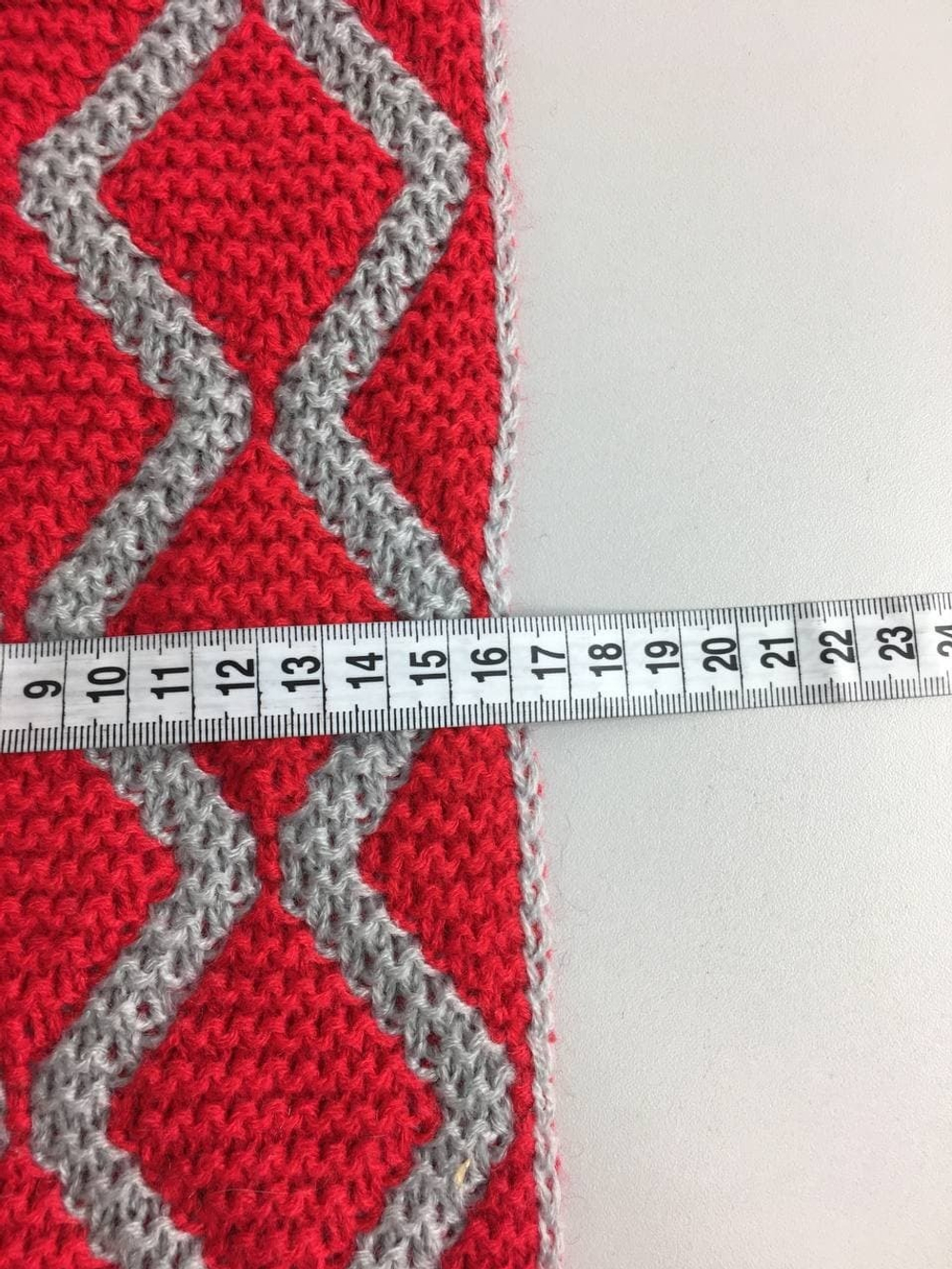 Шарф с помпонами, новый