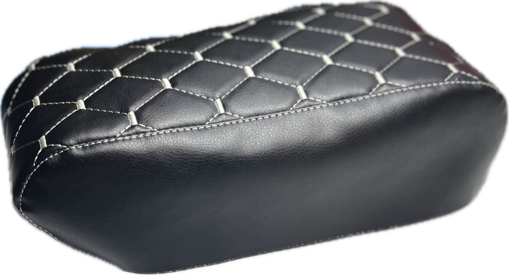 Чехол на штатный подлокотник Лада Веста (белая нить Рубин)