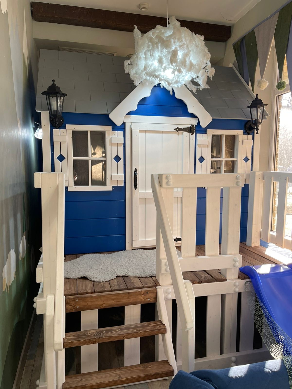 Детский игровой домик с горкой