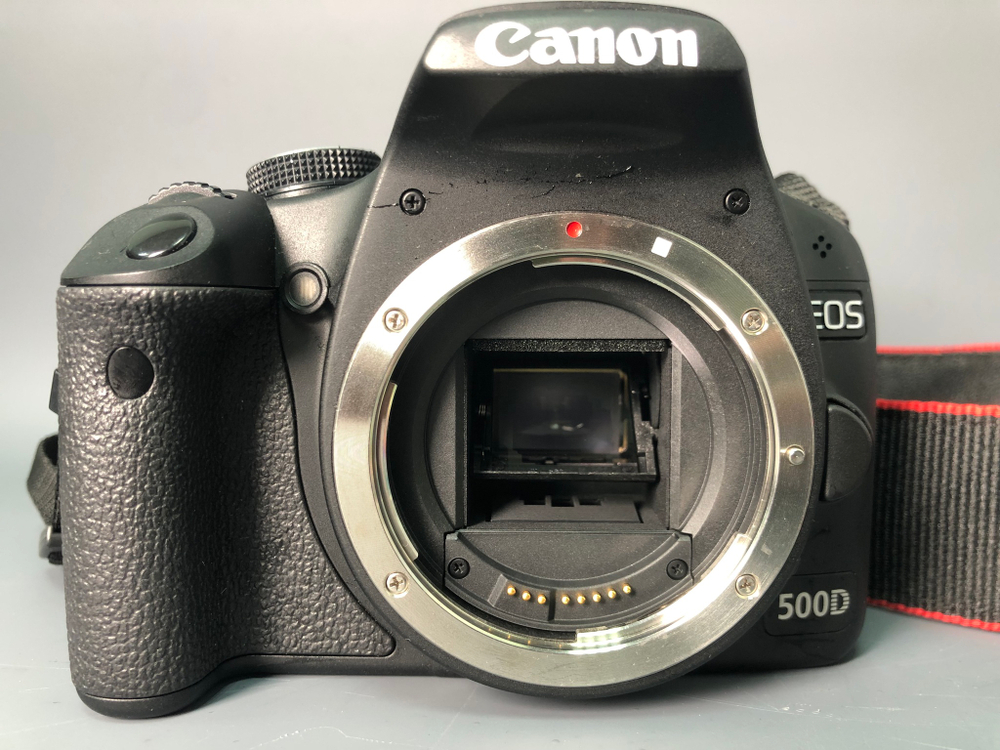 Canon 500D kit 18-55 mm 3.5-5.6 IS, 4920 кадров пробега.