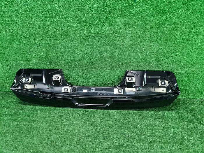 Спойлер крышки багажника Toyota Land Cruiser 300 (2021-н.в.)