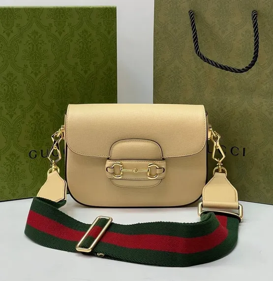 Женская мини-сумка Gucci Horsebit 1955 бежевый