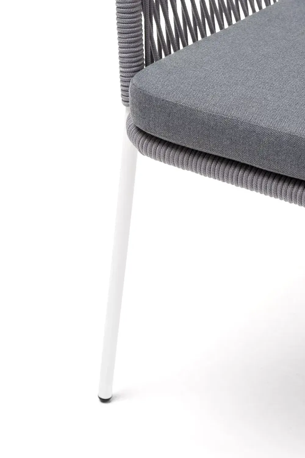 "Лион" стул плетеный из роупа, каркас из стали белый муар, роуп светло-серый круглый, ткань светло-серая