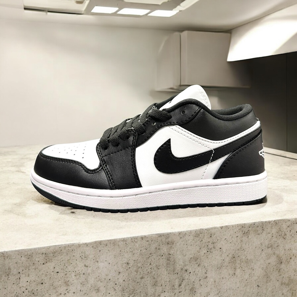 Nike Air Jordan 1 Low • Black White