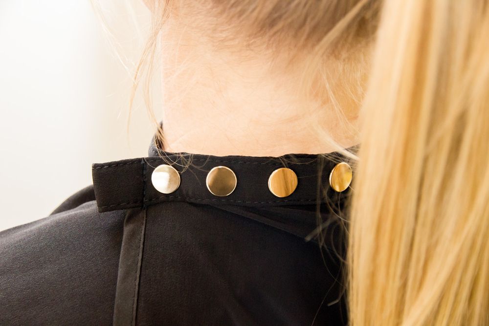 Balmain Hair Черный пеньюар Luxury Black Cutting Cape золотые пуговицы