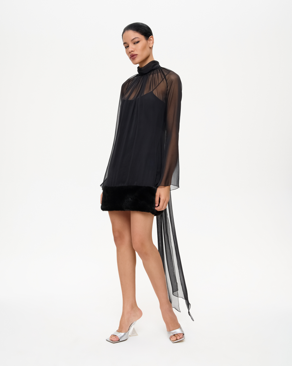 Платье мини из шифона с мехом