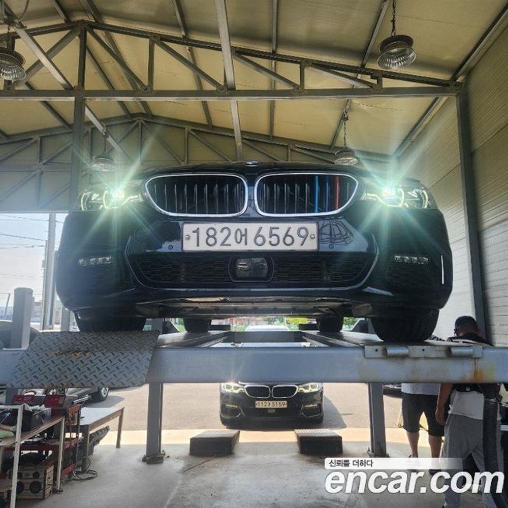 BMW 5 Series (G30) 520i M Sports (07.2020)