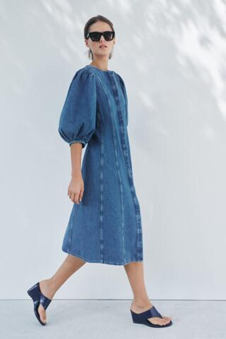 ZARA ДЖИНСОВОЕ ПЛАТЬЕ МИДИ — ZW COLLECTION, СИНИЙ