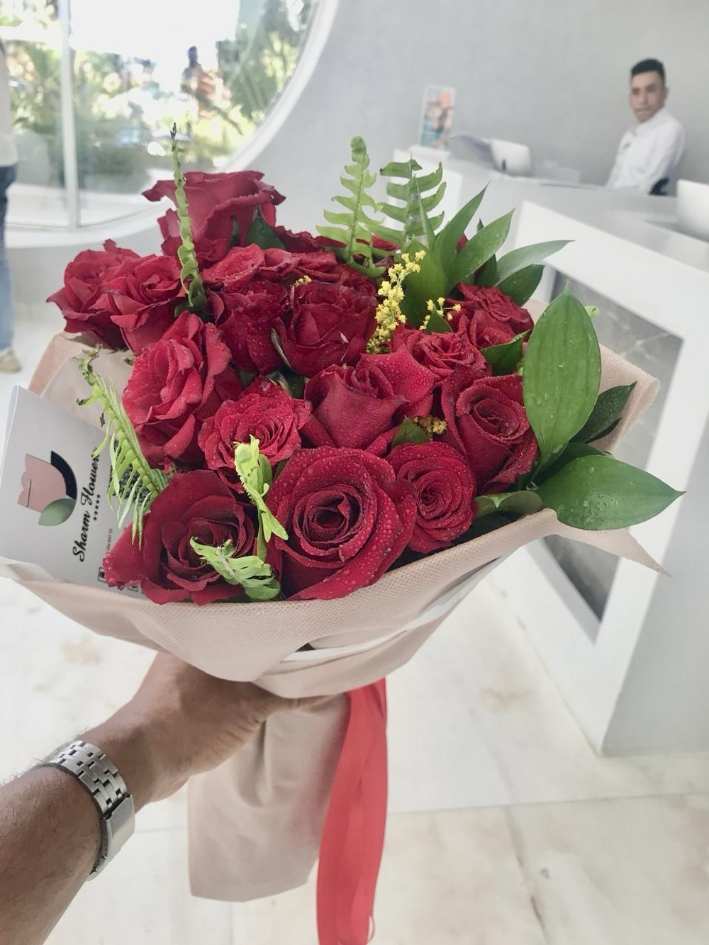 17 алая Роза