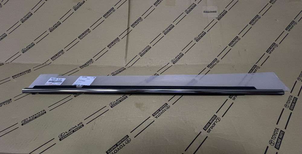 Молдинг двери задний правый GX470 TOYOTA 7572160080