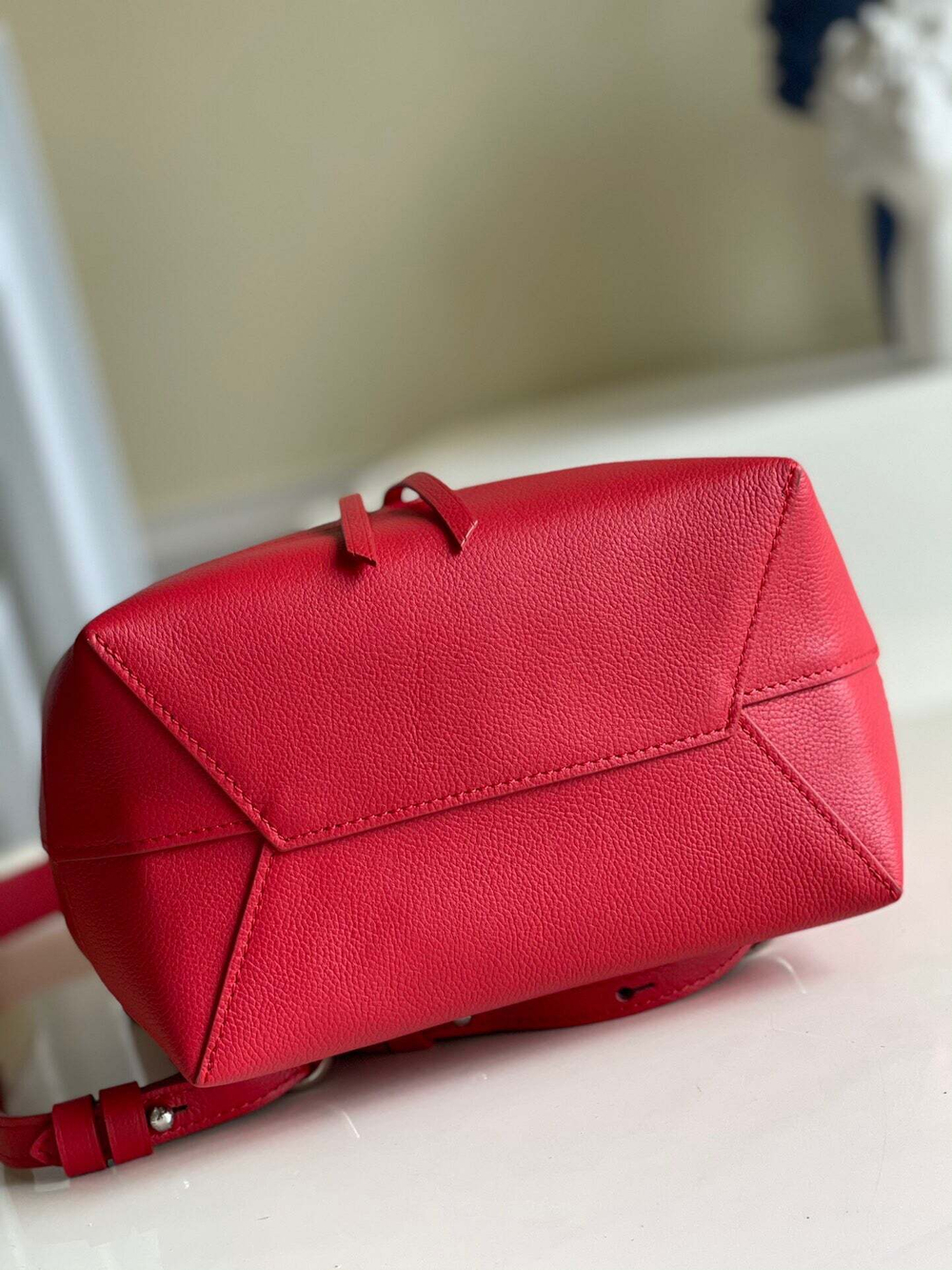 Louis Vuitton Lock Me Backpack 28 cm