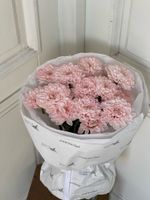 Авторский букет из персиковой хризантемы