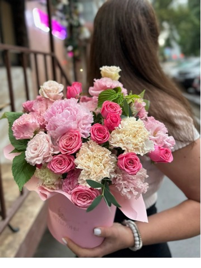 Цветы в коробке «Первая встреча »