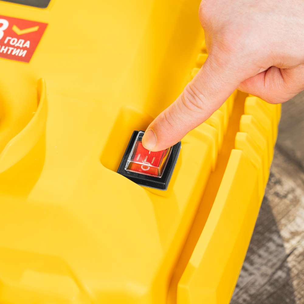 Компрессор воздушный DL1300, 10 бар, 1,3 кВт 180 л/мин 5 л, с набором аксессуаров Denzel