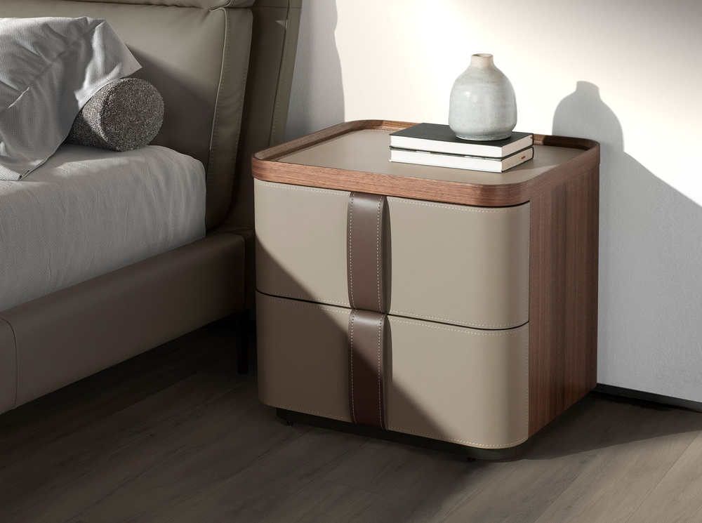 Прикроватная тумбочка 7204 из кожи, ореха и полированной стали