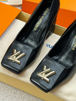 Louis Vuitton Shake Pump