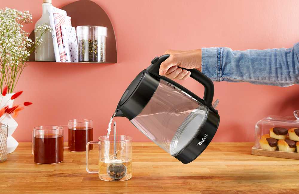 Электрический чайник Tefal KI840830