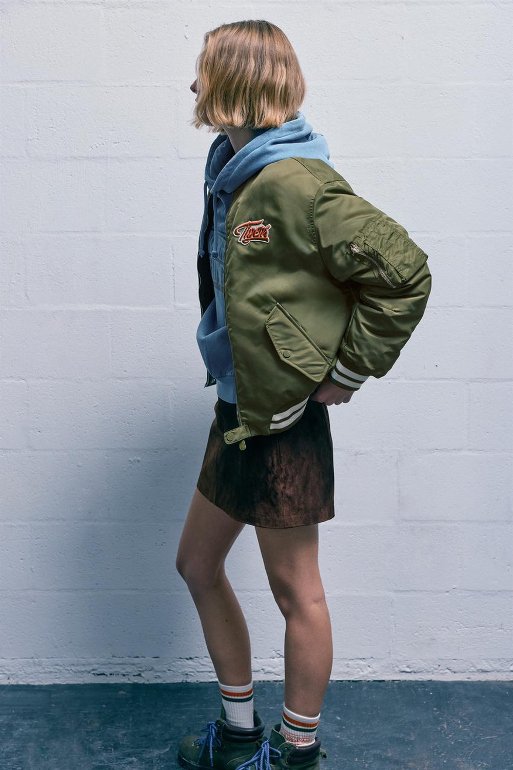 PULL&BEAR Куртка-бомбер "Stranger Things", зеленый