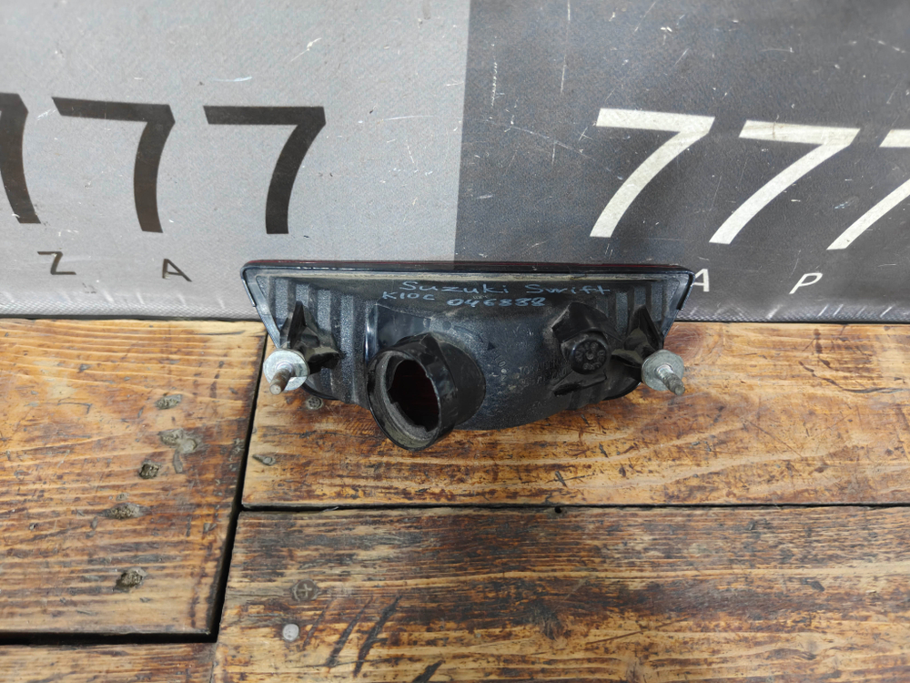 ПТФ задний центральный Suzuki SX4 2 13-22 Б/У Оригинал 3657470L01