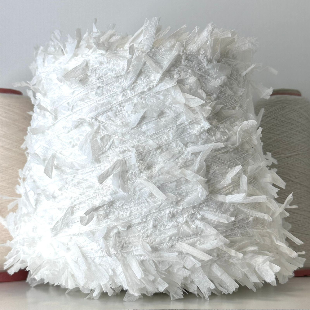 FILO SWIFFER GG - Cofil SRL ; фибра, п/а; 400м/100гр; col.2 Greggio, цвет: белый. Фантазийная нить в виде «перышек»
