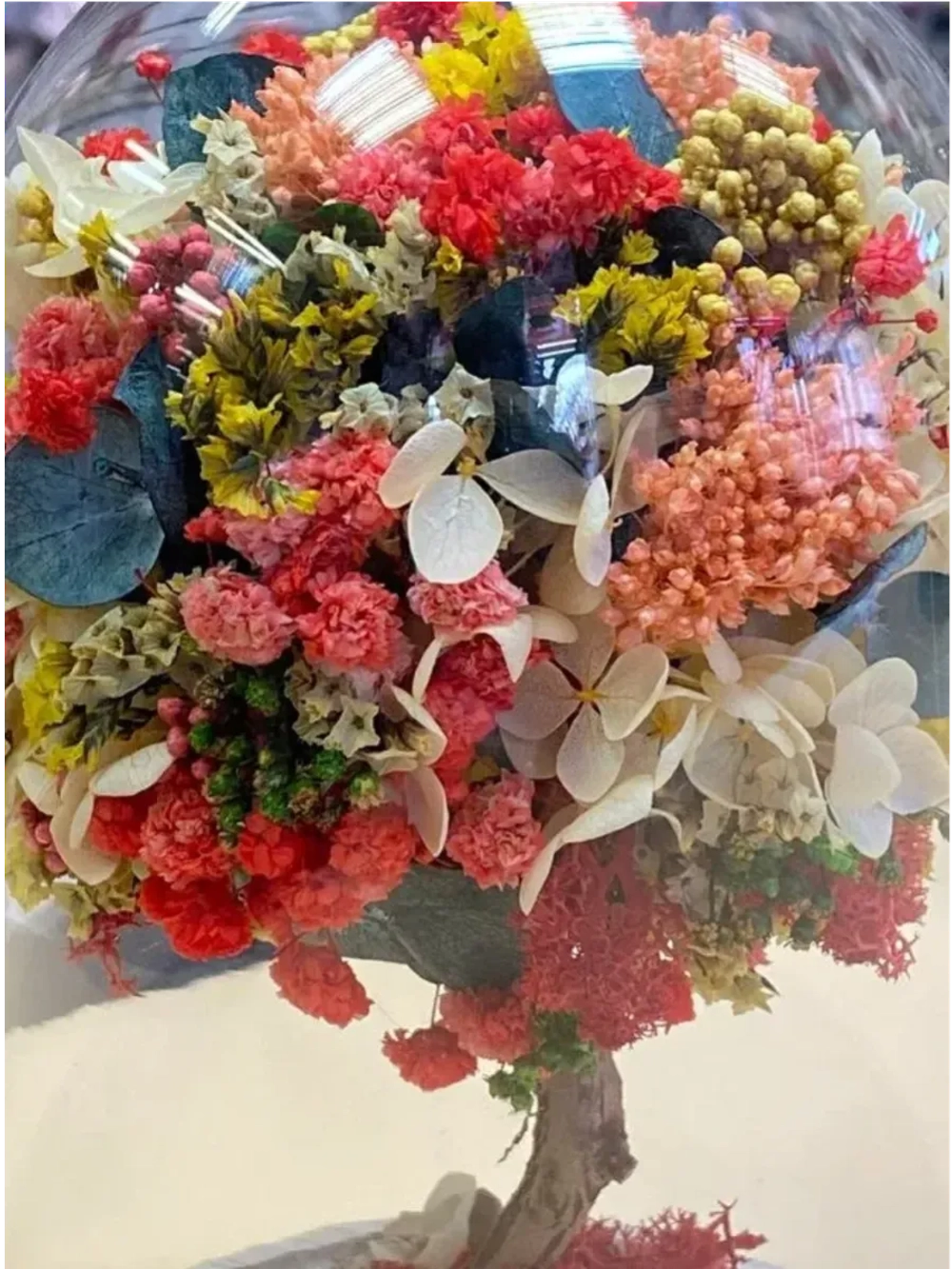 деревце из натуральных цветов в стекле