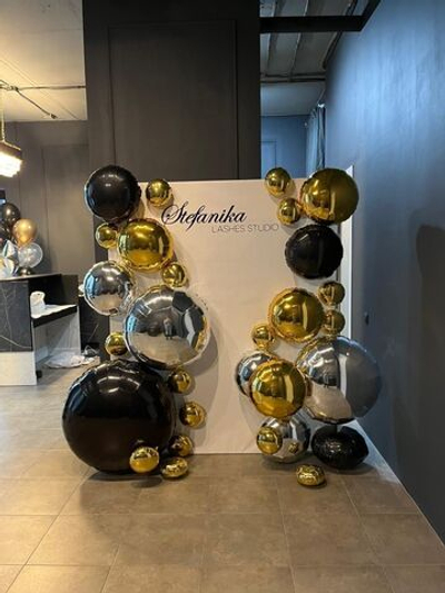 Фотозона с кругами на малом каркасе