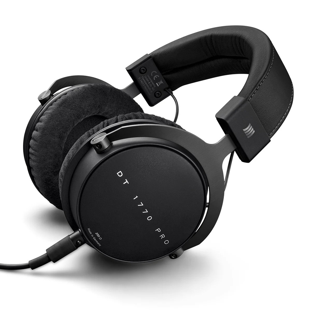Проводные полноразмерные наушники Beyerdynamic DT 1770 PRO (250 Ом)