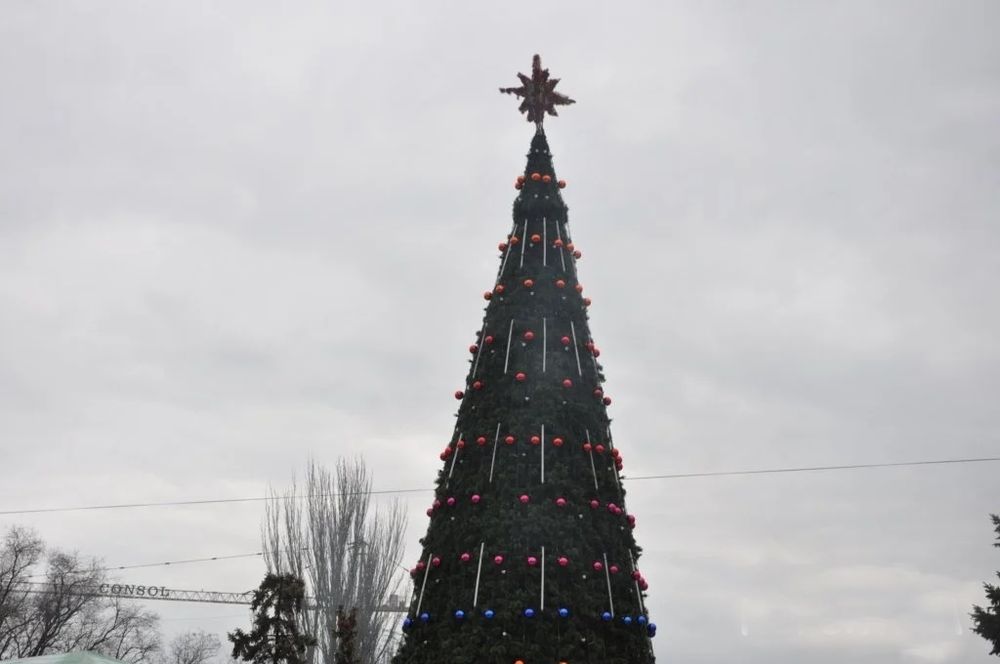 Уличная Гирлянда: холодный белый "Тающие сосульки" для елок от 3 до 19 м