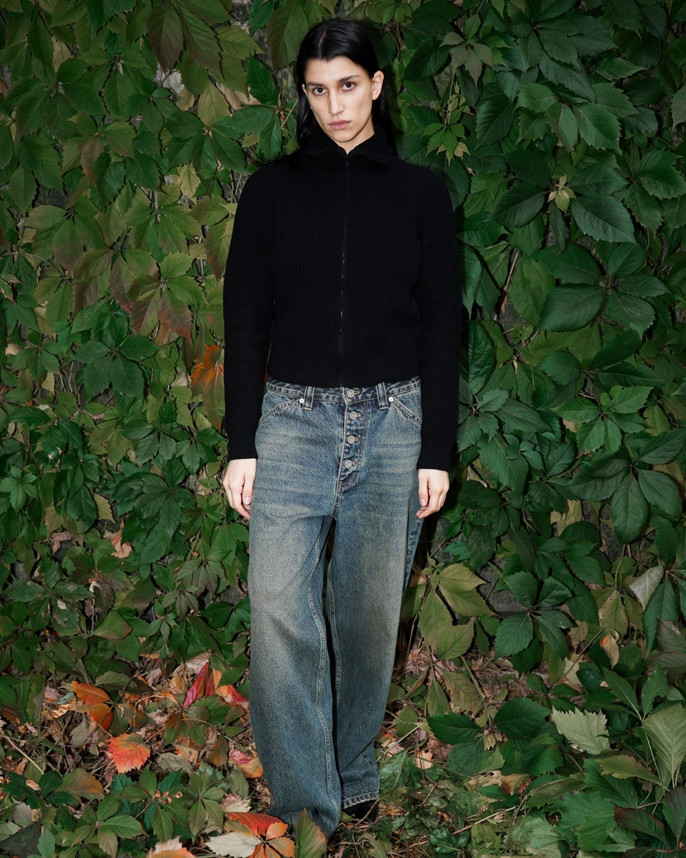 Джинсы-трубы с винтажным эффектом