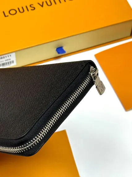 Кошелек Louis Vuitton Zippy Taiga Black