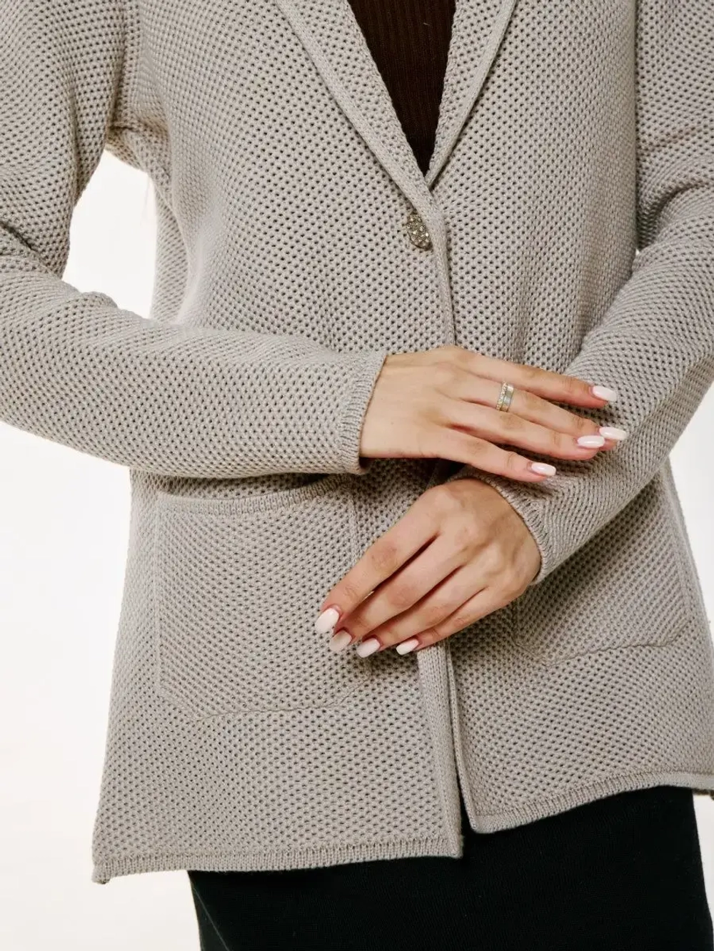 Пиджак вязаный, жакет на пуговице.