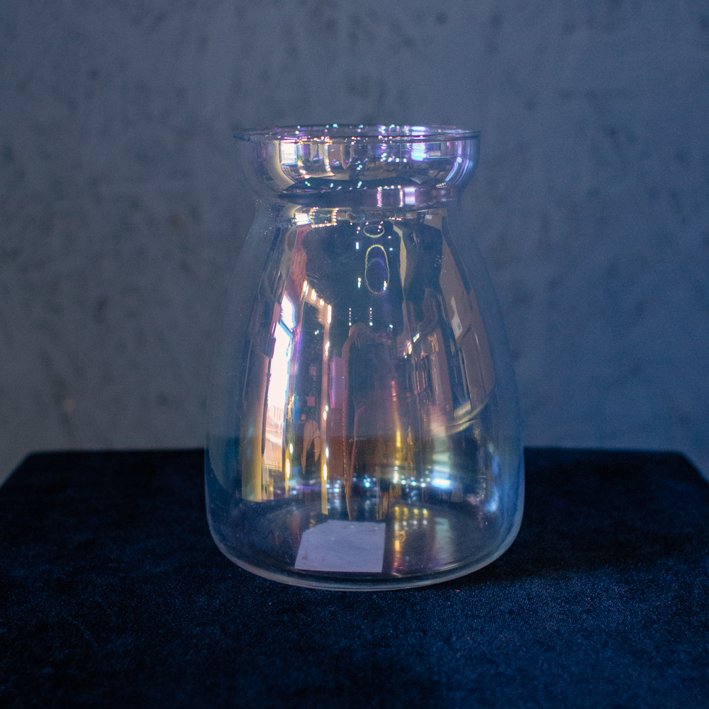 8. Классическая прозрачная ваза с широким горлышком