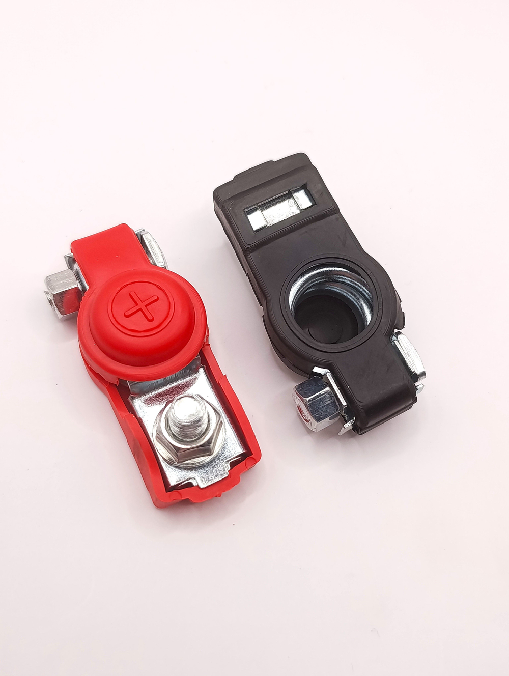 Клеммы для аккумулятора. Клеммы АКБ универсальные комплект 2шт. (+) (-). Клемы АКБ крепление болт с гайкой