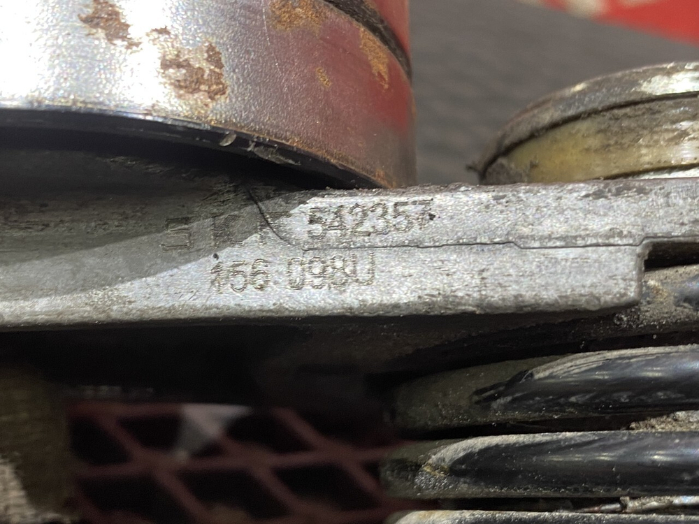 Ролик натяжитель приводного ремня