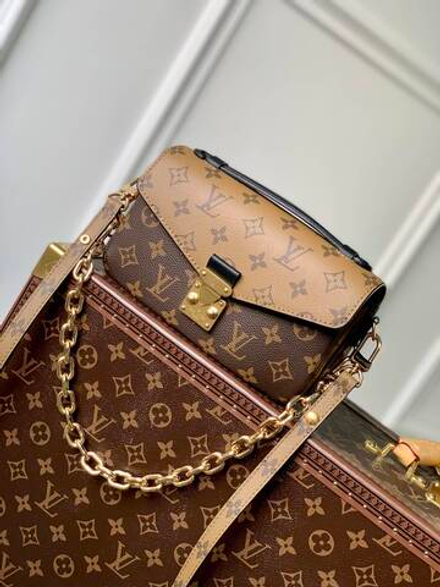 Louis Vuitton Pochette Metis East West