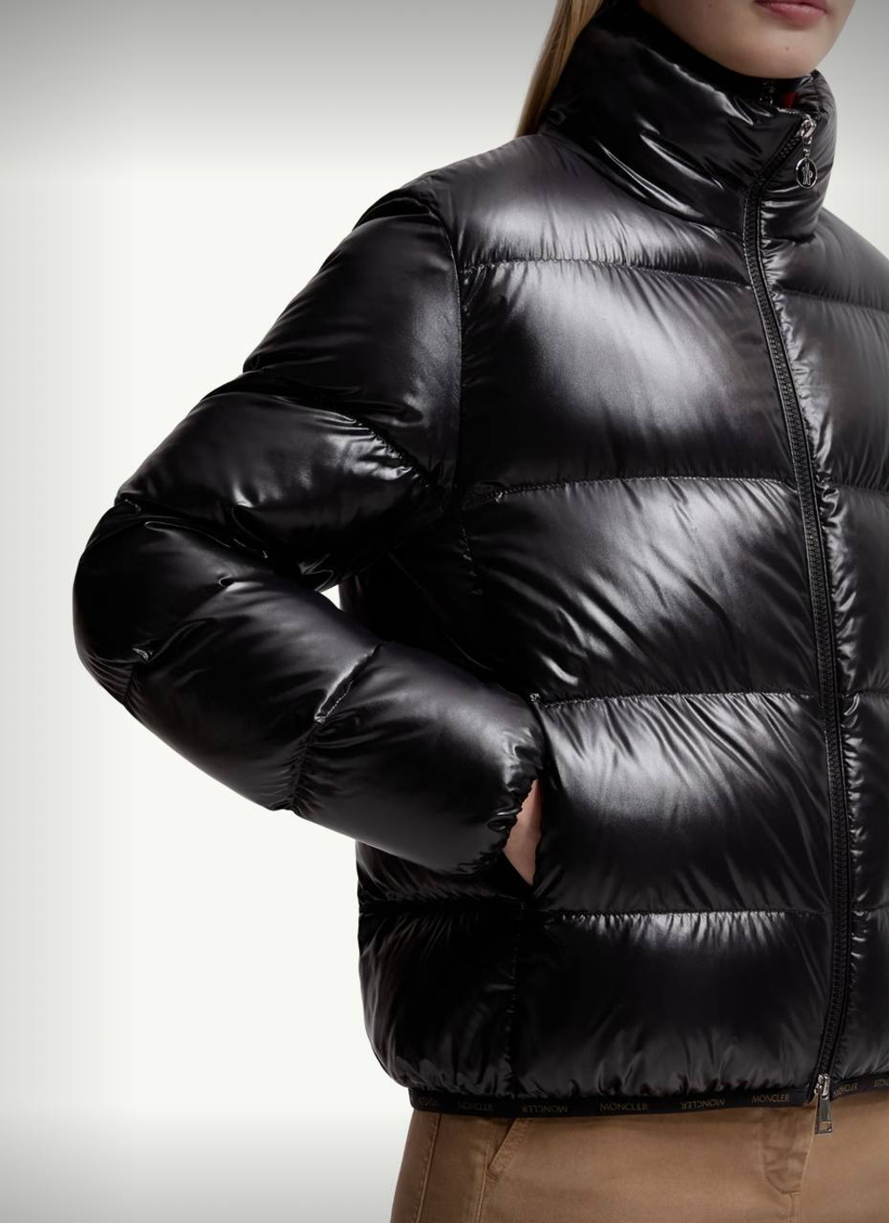 Утеплённая куртка Abbadia Short из лакового нейлона с пухом от Moncler