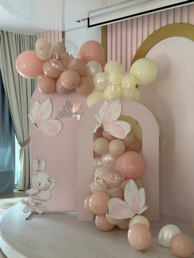 Фотозона с бабочками