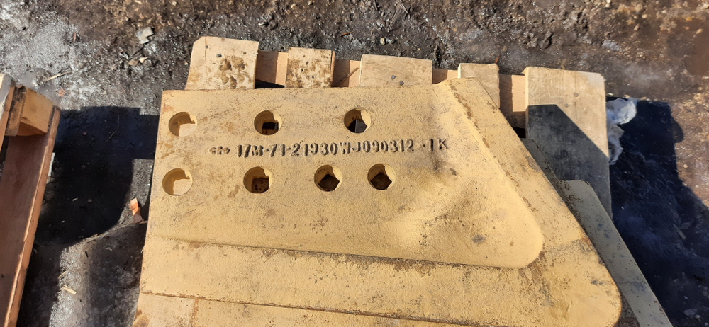 Нож Komatsu D155-D355 левый 17M-71-21930 оригинал