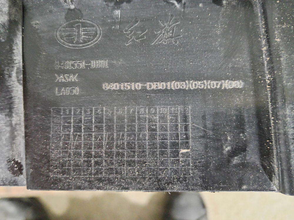 Решетка радиатора Hongqi H9 20-нв Б/У Оригинал 8401550DB05A115